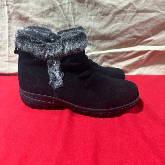 Khombu NWT Gracie Snow Boots Black Suede - Picture 4 of 8
